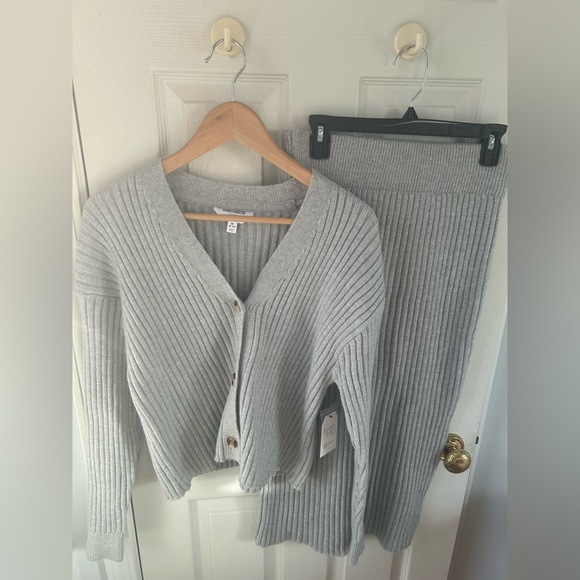 Time and Tru Light Gray Knit Top - Picture 1 of 7